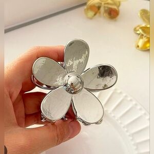 Metallic Silver Flower Hair Claw Clip - Medium-Large BNIB